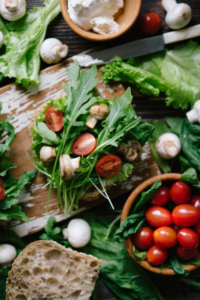 Sandwiches with fresh arugula — Stock Image Sandwiches with fresh arugula Stock Photo