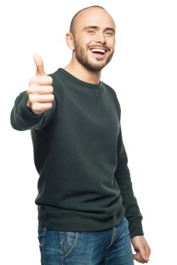 Adam başparmağını kaldırıyor