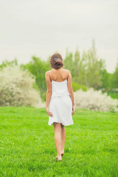 Bella ragazza di primavera — Foto Stock