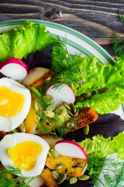 Patates salatası yumurta