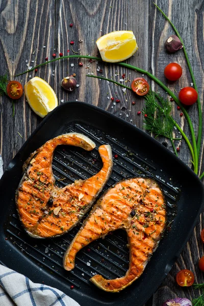 Salmon steak panggang — Stok Foto