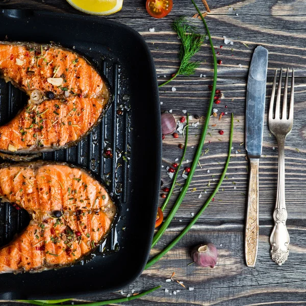 Filetes a la parrilla salmón —  Fotos de Stock