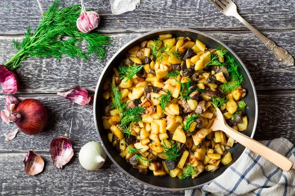 Fried potato in iron pan — Stock Photo, Image