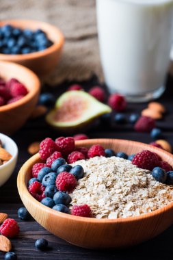 kase çilek ile müsli