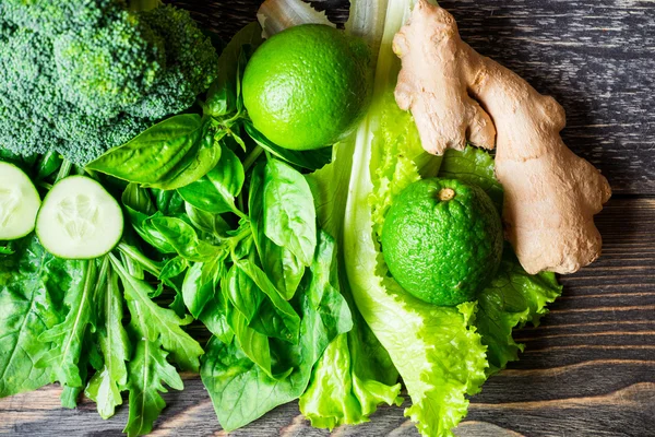 Produtos hortícolas verdes frescos — Fotografia de Stock