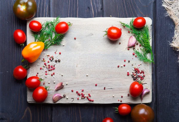 Tomates, pimienta y hierbas —  Fotos de Stock