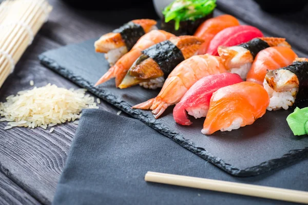 Různé druhy sushi — Stock fotografie