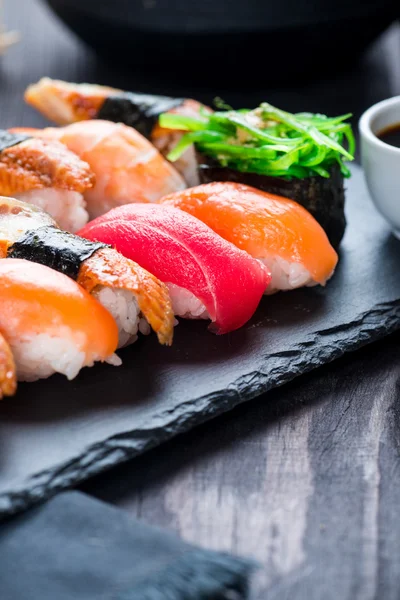 Různé druhy sushi — Stock fotografie