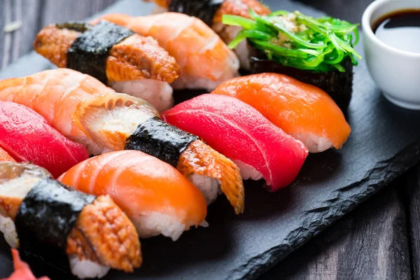 Olika typer av sushi — Stockfoto