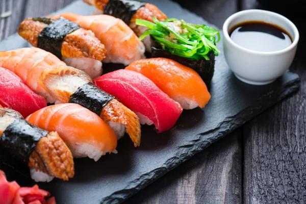 Различные виды суши — стоковое фото