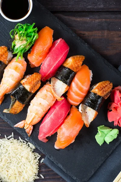 Různé druhy sushi — Stock fotografie