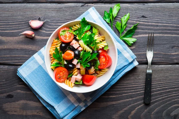 Ensalada con pasta y verduras — Foto de Stock