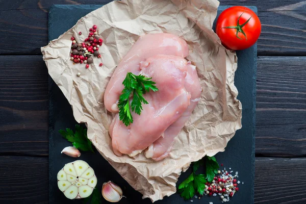 Rå kycklingfilé — Stockfoto