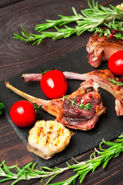 Costillas de cordero asadas — Foto de Stock