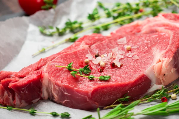 Carne fresca crua Bife — Fotografia de Stock