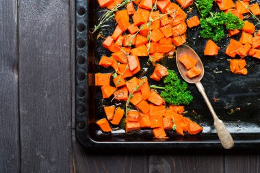 Fırında kabak garnitür