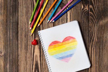 Çizim gökkuşağı kalp