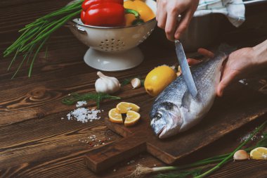 Taze deniz balığı.