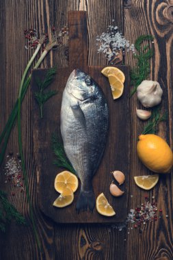 Taze deniz balığı.