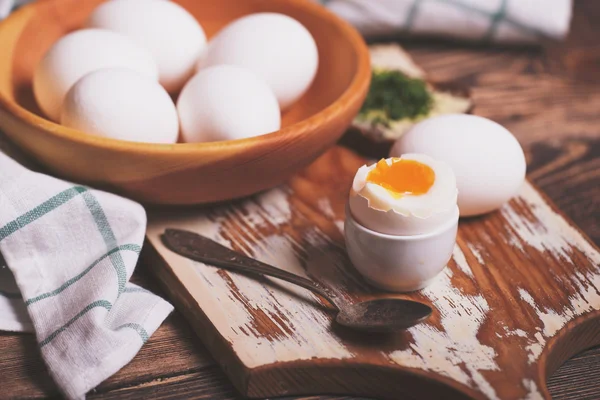 Gekookte eieren voor het ontbijt — Stockfoto