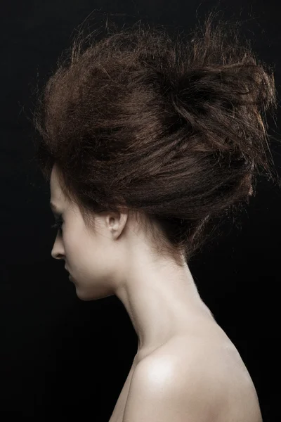 Femme avec coiffure updo mode — Photo