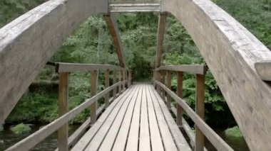 ahşap Asma köprüde orman fs700 odyssey 7q