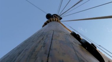 Yelken direği gemi yelken gh4 için büyük bir bezle