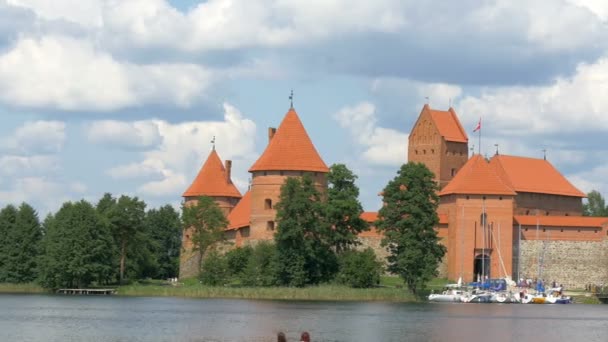 Старый средневековый замок — стоковое видео