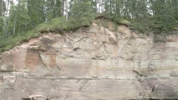 Skallig del av kalksten berg — Stockvideo