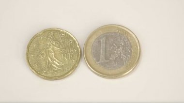 Fransa jeton ve bir tablo 1 Euro sikke altın kaplama