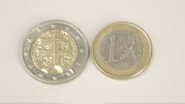2 Sloven Euro madeni para ve Slovenya 1 Euro yazı tura arka detay