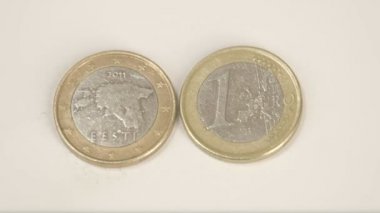 Estonya 2011 madeni para ve 1 Estonya Euro yazı tura