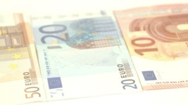 10 20 50 100 ve 500 Euro faturası dizilmiş