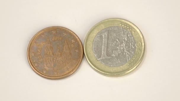 İki İspanya Euro coins 2010 sürümü ve 1 Euro yazı tura — Stok video