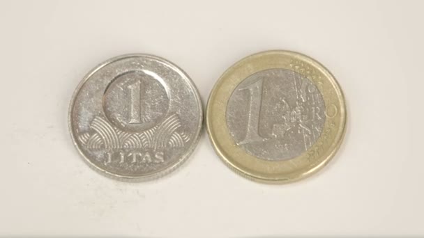 Vieille pièce lituanienne de 1 litas et pièce lituanienne de 1 euro 