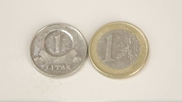 Old Lithuanian 1 Litas coin and a 1 Lithuania Euro coin — Stock Video