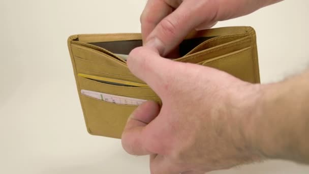 Una billetera con billetes de 650 euros — Vídeos de Stock