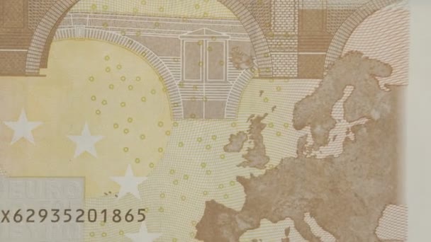 Более близкий взгляд на заднюю деталь счета в размере 50 евро — стоковое видео