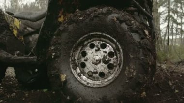 Offroad araç Fs700 çamurlu sol tekerlek