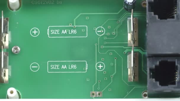 El chip interno de una batería — Vídeo de stock