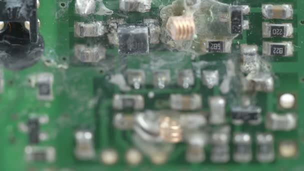 Circuiti a corto raggio del microchip della batteria — Video Stock
