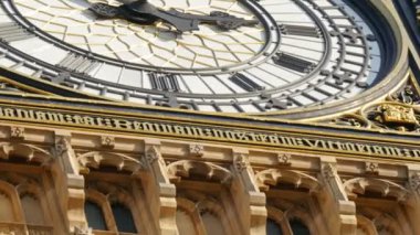 Big Ben saatin Londra'da yakından bakın