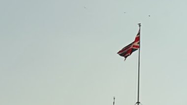 İngiltere bayrak sallayarak