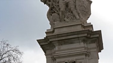 Buckingham Palace yakınındaki anıtlarından