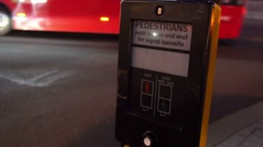 Kaldırımda yaya tabela