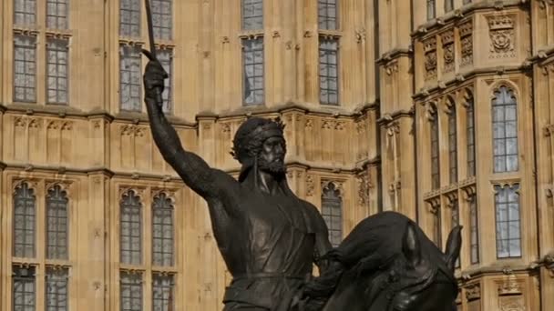 Monumento de Ricardo I montando a caballo — Vídeo de stock