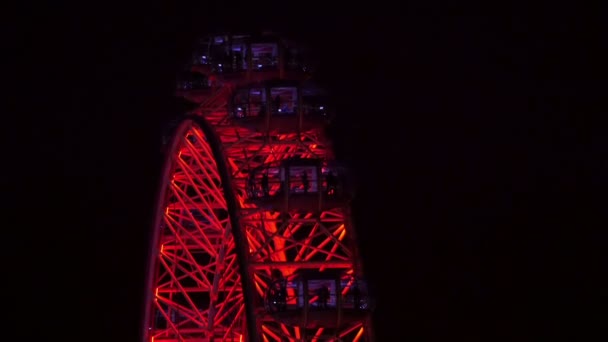 Закрити нічний погляд Лондонське око — стокове відео