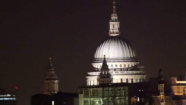 Catedral de San Pablo por la noche — Vídeo de stock