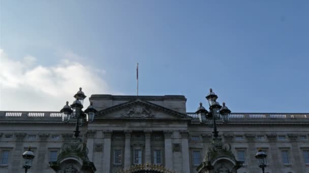 Englands Buckingham Palace vista desde el exterior — Vídeo de stock