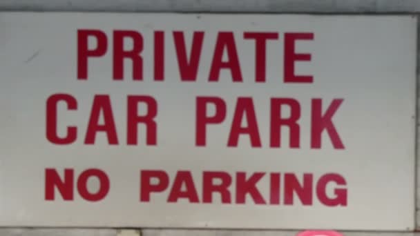 A private car park no parking sign — Stock Video